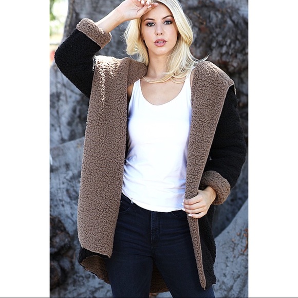 5⭐️🎉HP🎉BEST Reversible Faux Fur Coat - Picture 4 of 8